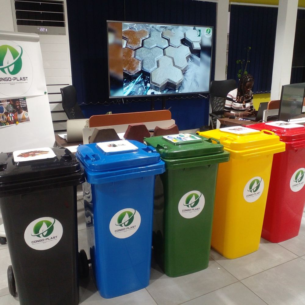Bacs de tri à code couleur CONGO-PLAST